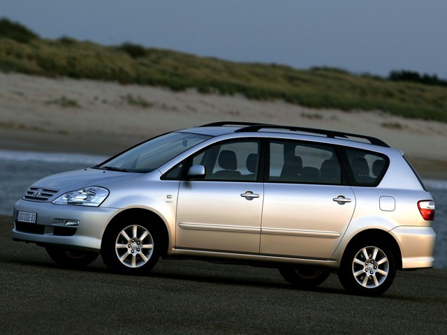 Toyota Avensis Verso foto 19