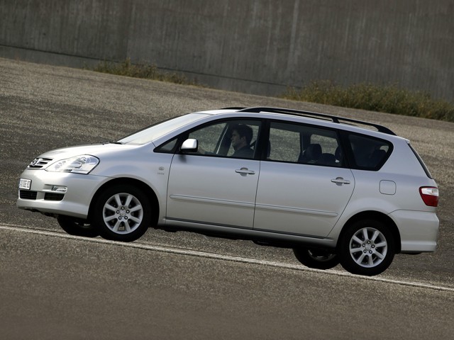 Toyota Avensis Verso foto 20