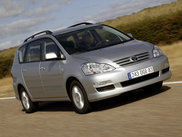 Toyota Avensis Verso foto 22
