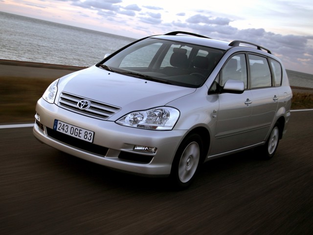 Toyota Avensis Verso foto 23