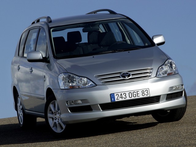 Toyota Avensis Verso foto 25