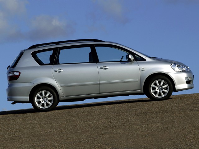 Toyota Avensis Verso foto 26