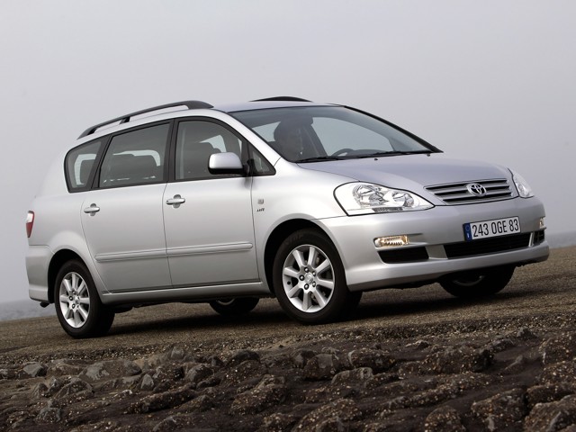 Toyota Avensis Verso foto 27