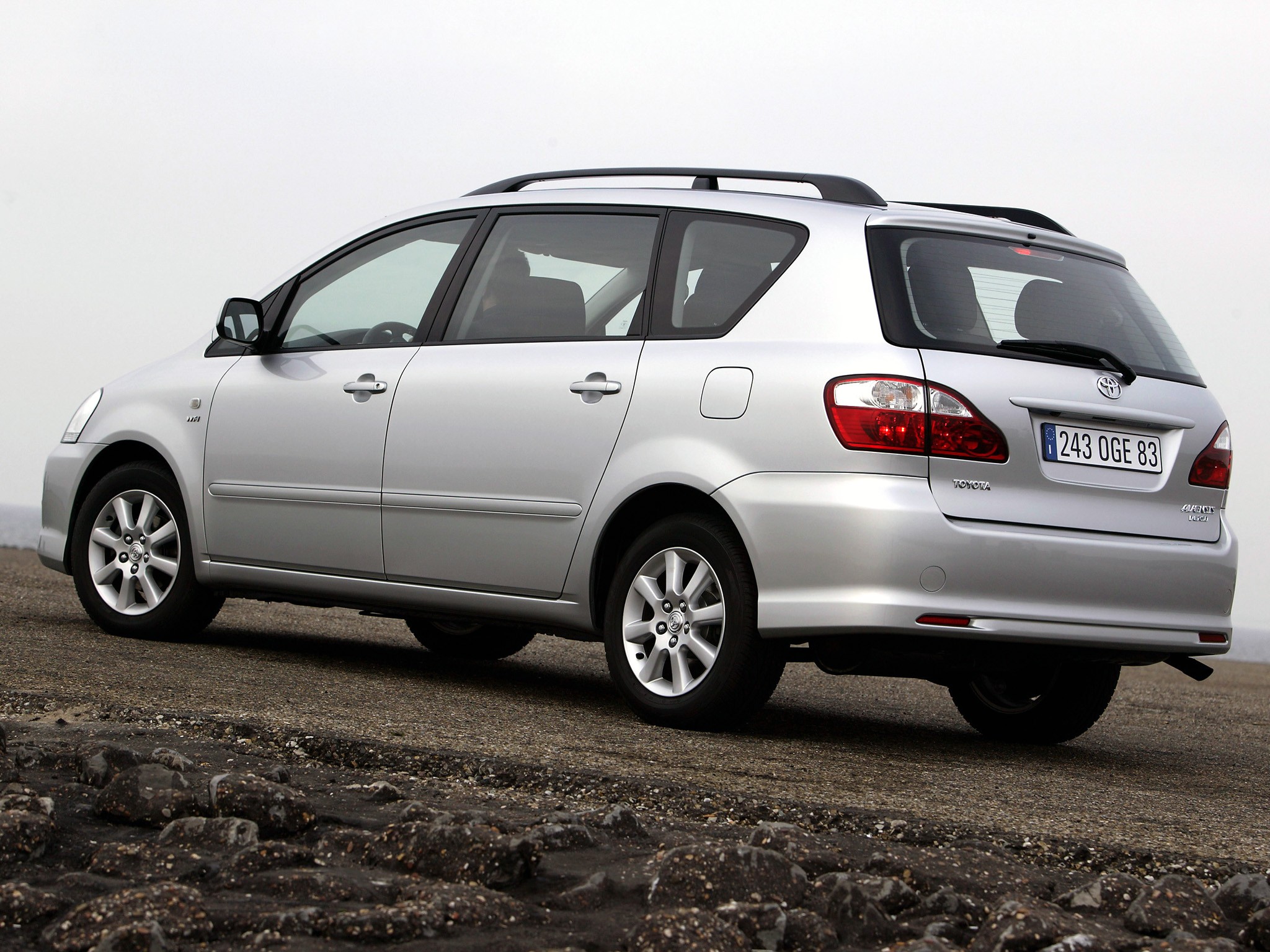 Toyota Avensis Verso photo 28