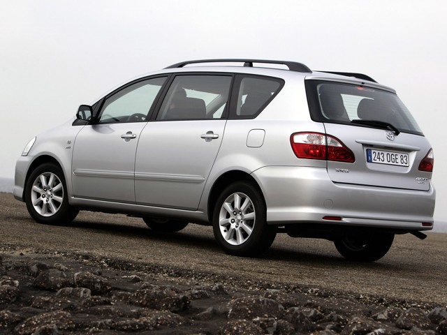 Toyota Avensis Verso foto 28