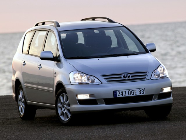 Toyota Avensis Verso foto 29