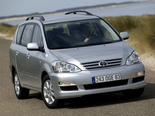 Toyota Avensis Verso foto 35