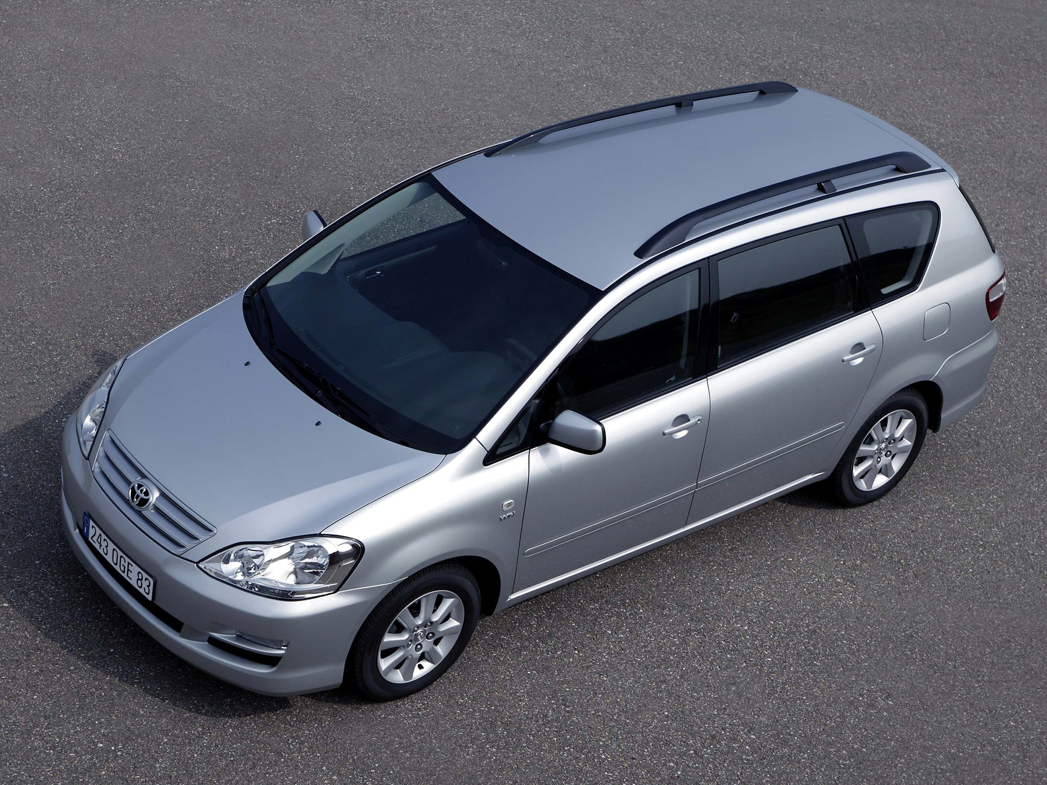 Toyota Avensis Verso photo 36