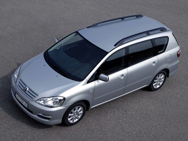 Toyota Avensis Verso foto 36