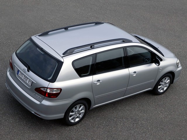 Toyota Avensis Verso foto 37
