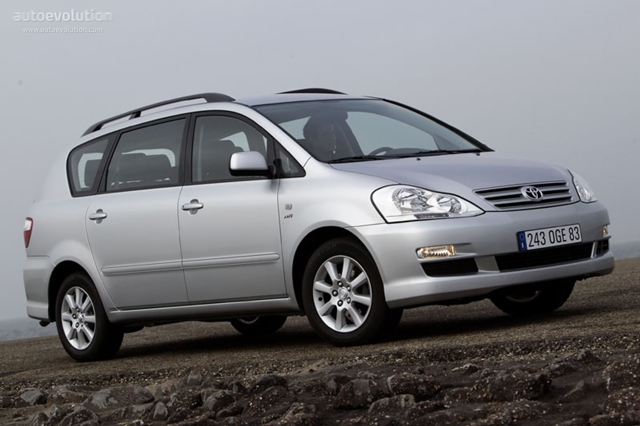 Toyota Avensis Verso foto 2