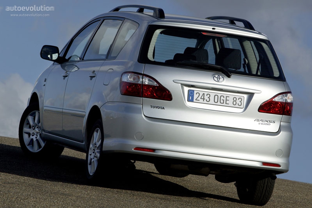 Toyota Avensis Verso photo 6