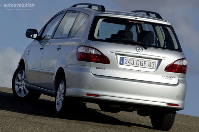 Toyota Avensis Verso foto 6
