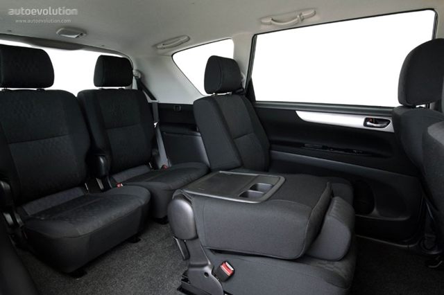 Toyota Avensis Verso foto 39