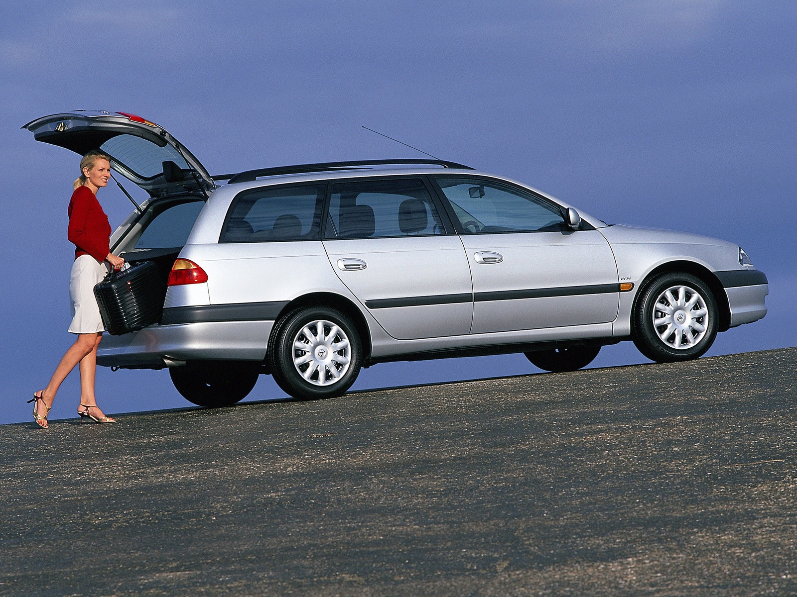 Toyota Avensis Wagon photo 8