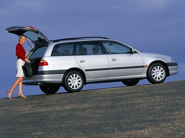 Toyota Avensis Wagon foto 8
