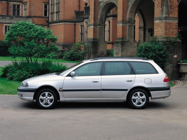 Toyota Avensis Wagon foto 11
