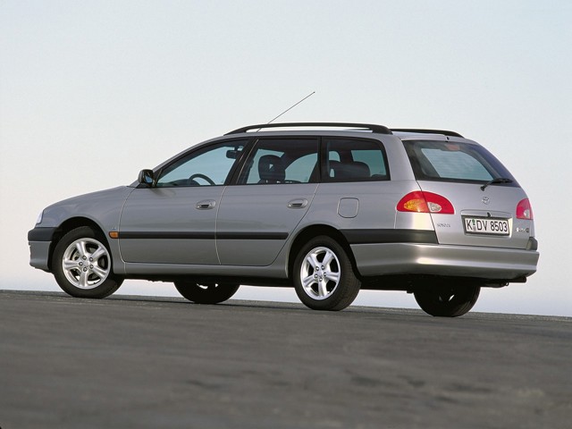 Toyota Avensis Wagon foto 18