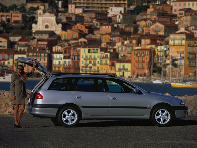 Toyota Avensis Wagon foto 19