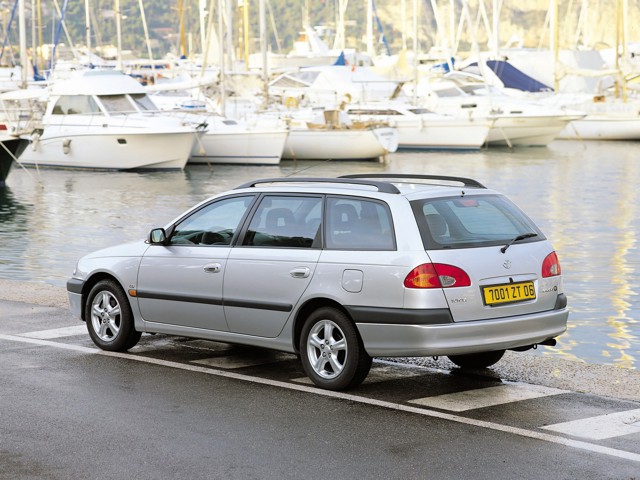 Toyota Avensis Wagon foto 21