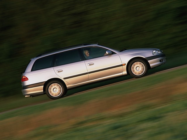 Toyota Avensis Wagon foto 6