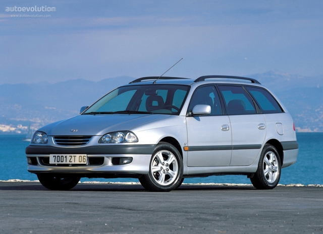 Toyota Avensis Wagon foto 1
