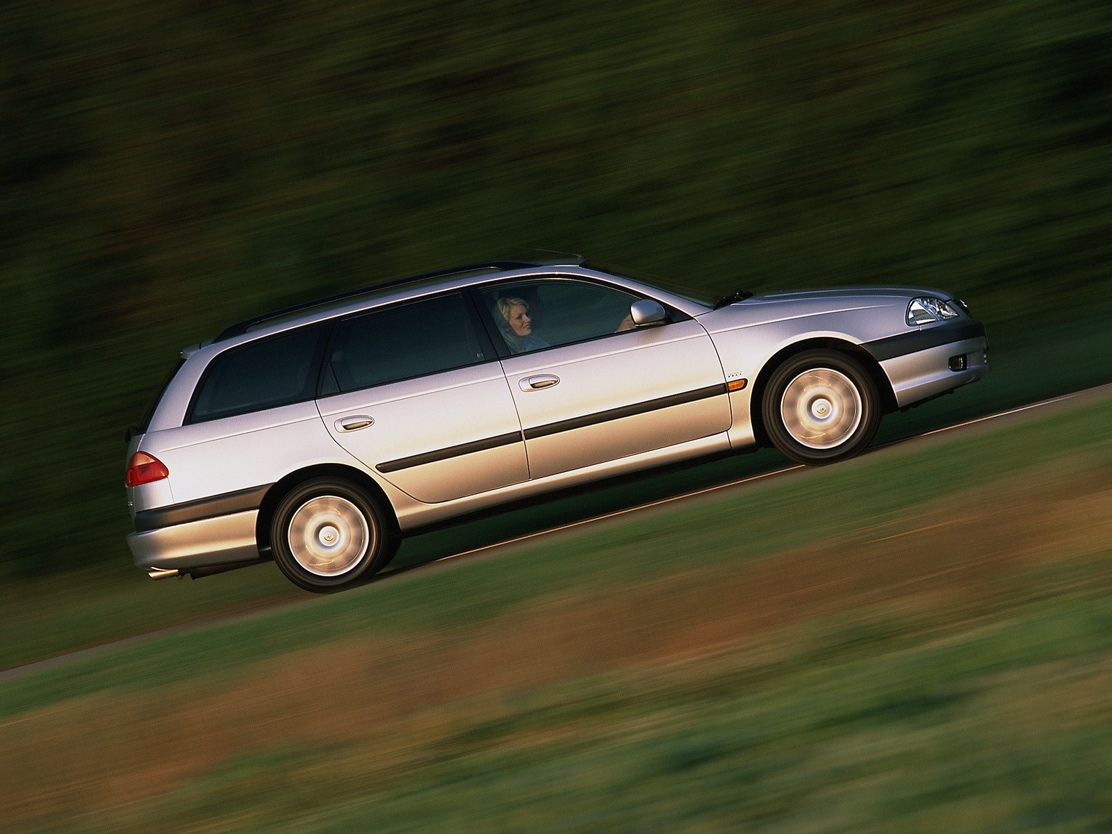 Toyota Avensis Wagon photo 8