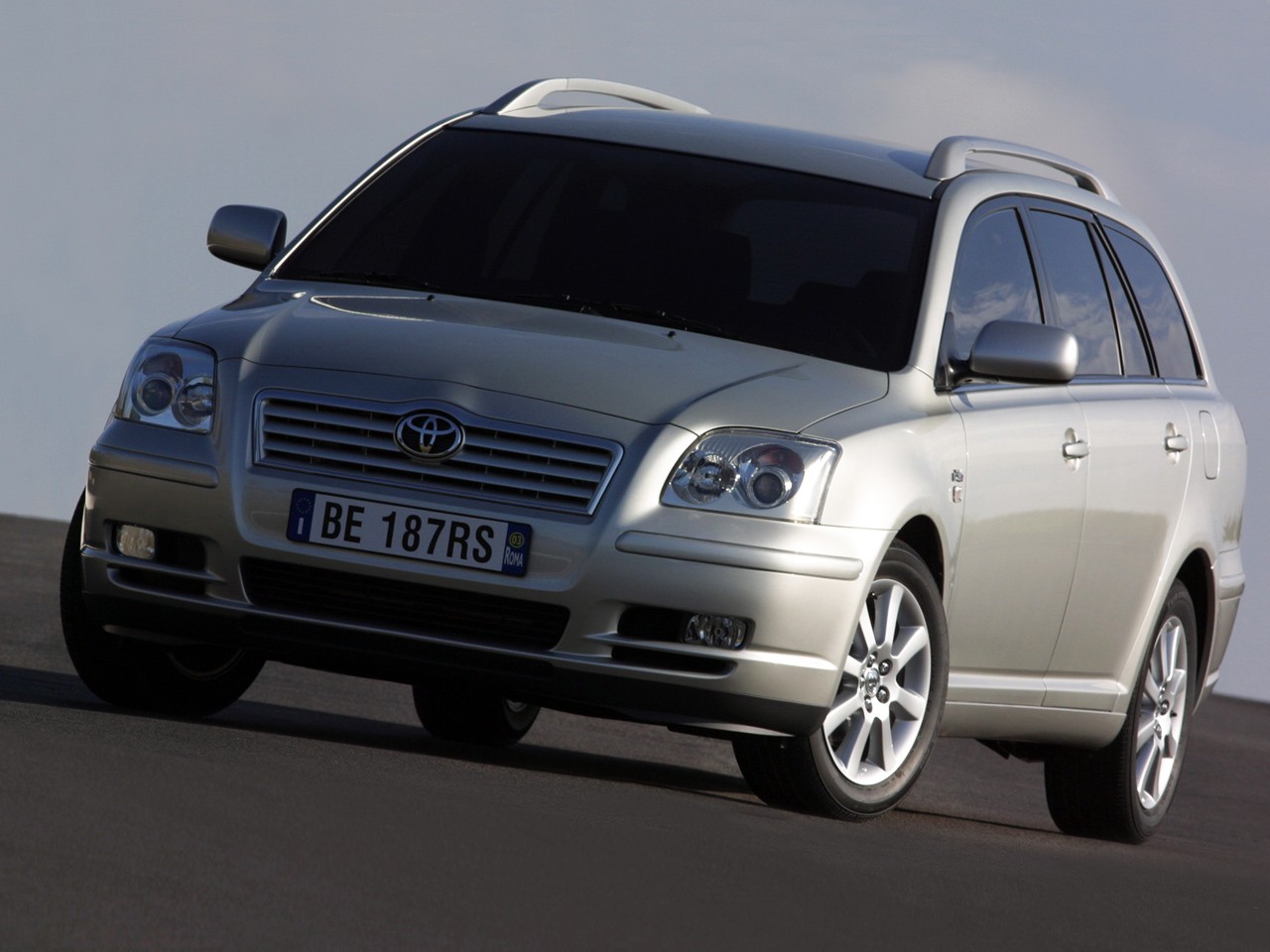 Toyota Avensis Wagon photo 9