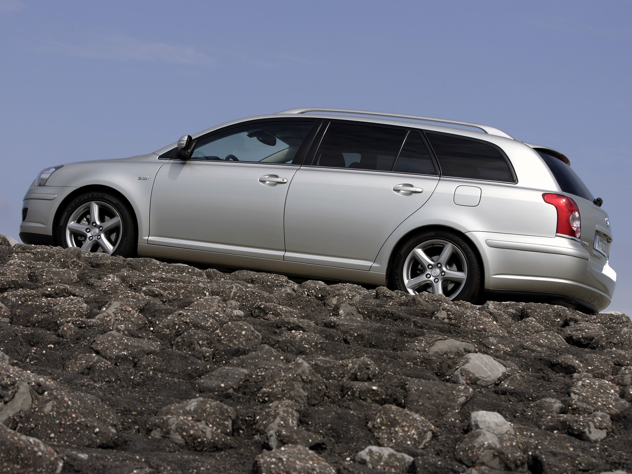 Toyota Avensis Wagon photo 9