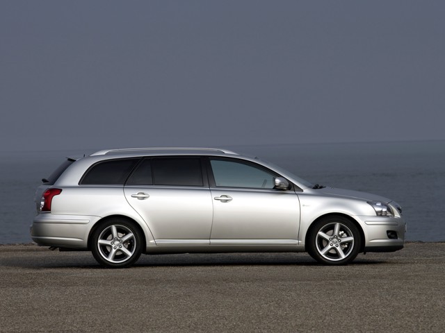 Toyota Avensis Wagon photo 13