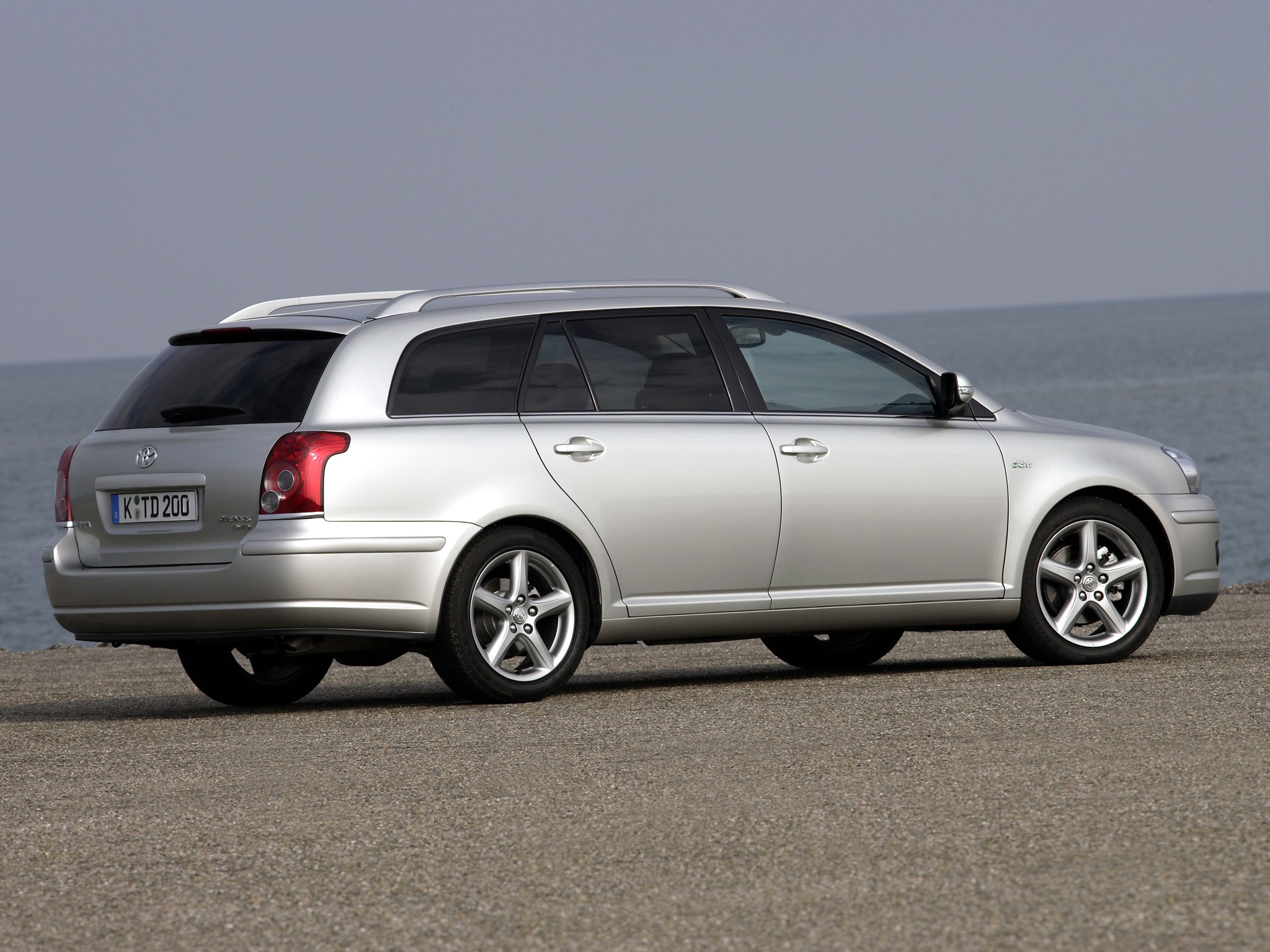 Toyota Avensis Wagon photo 14