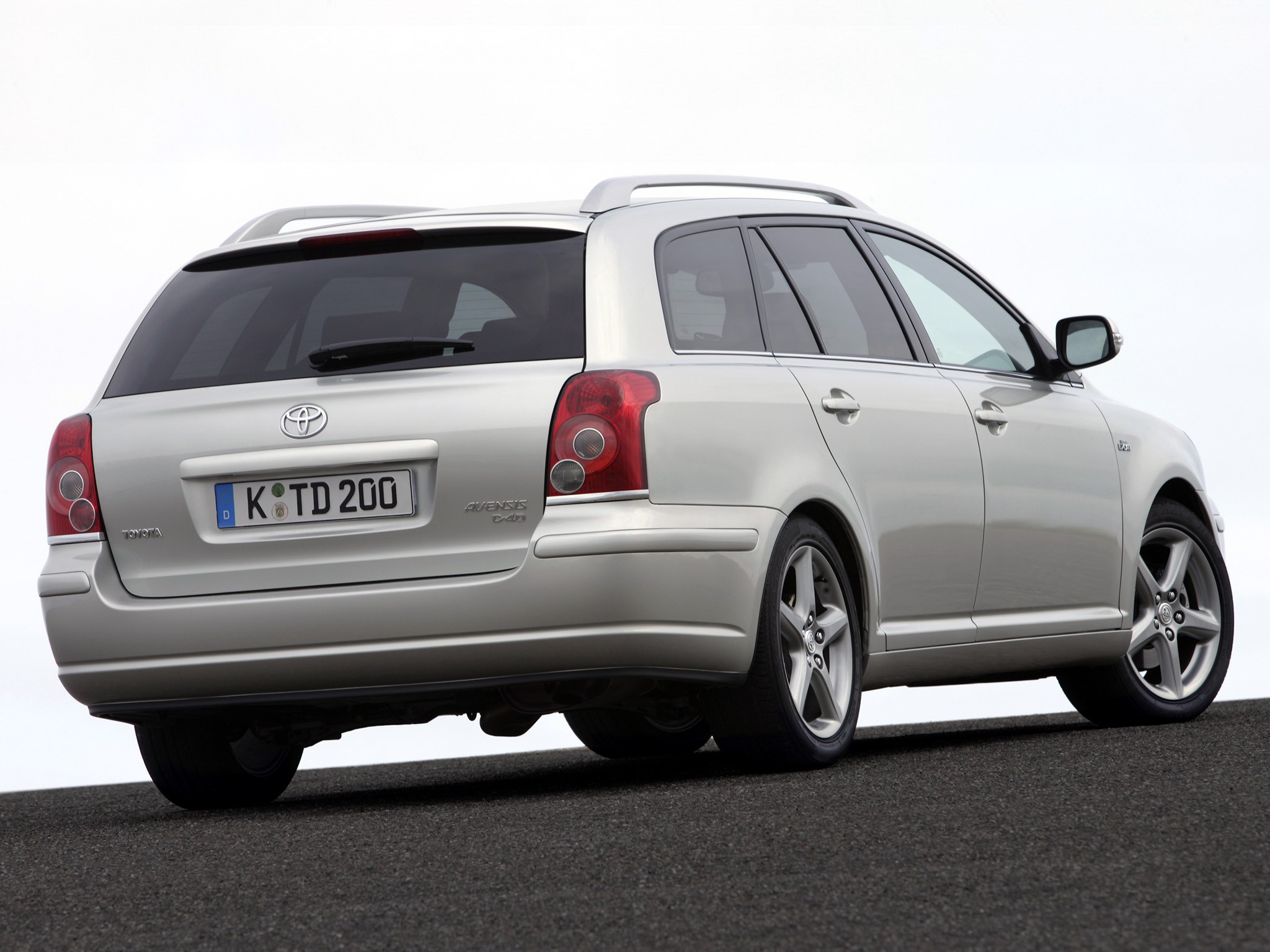 Toyota Avensis Wagon photo 16