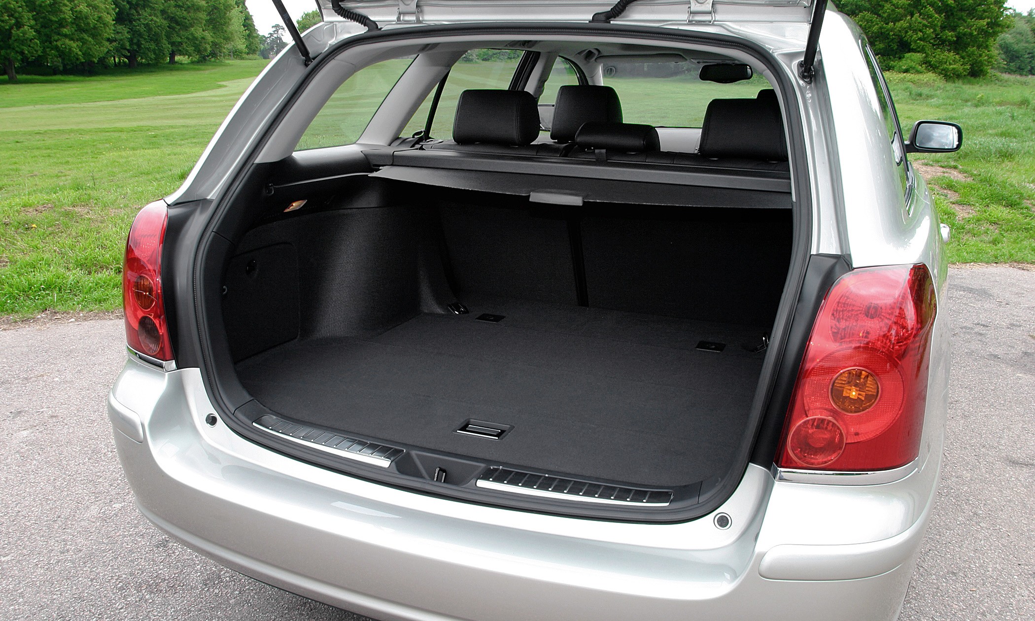 Toyota Avensis Wagon photo 41