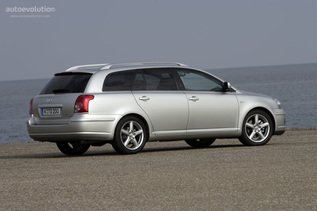 Toyota Avensis Wagon photo 2