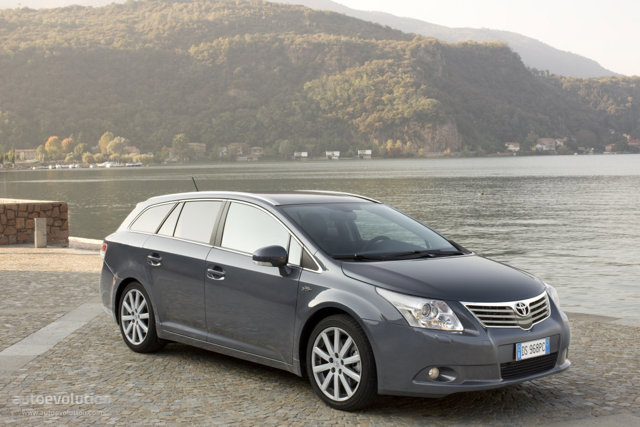 Toyota Avensis Wagon foto 1