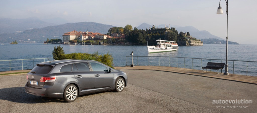 Toyota Avensis Wagon photo 9