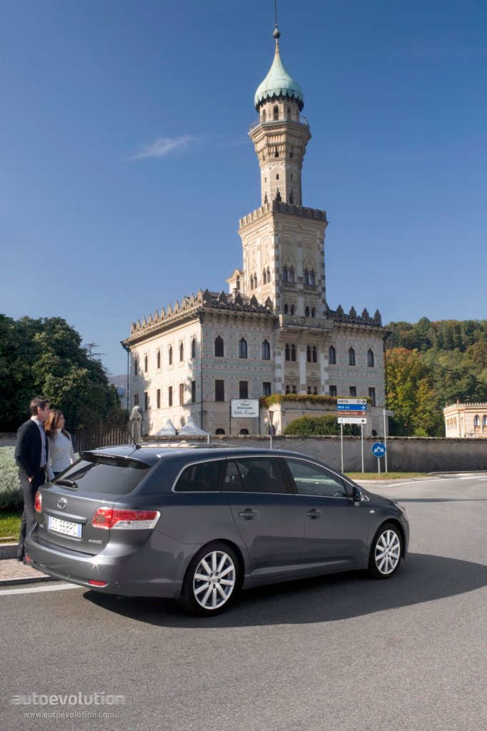 Toyota Avensis Wagon photo 11