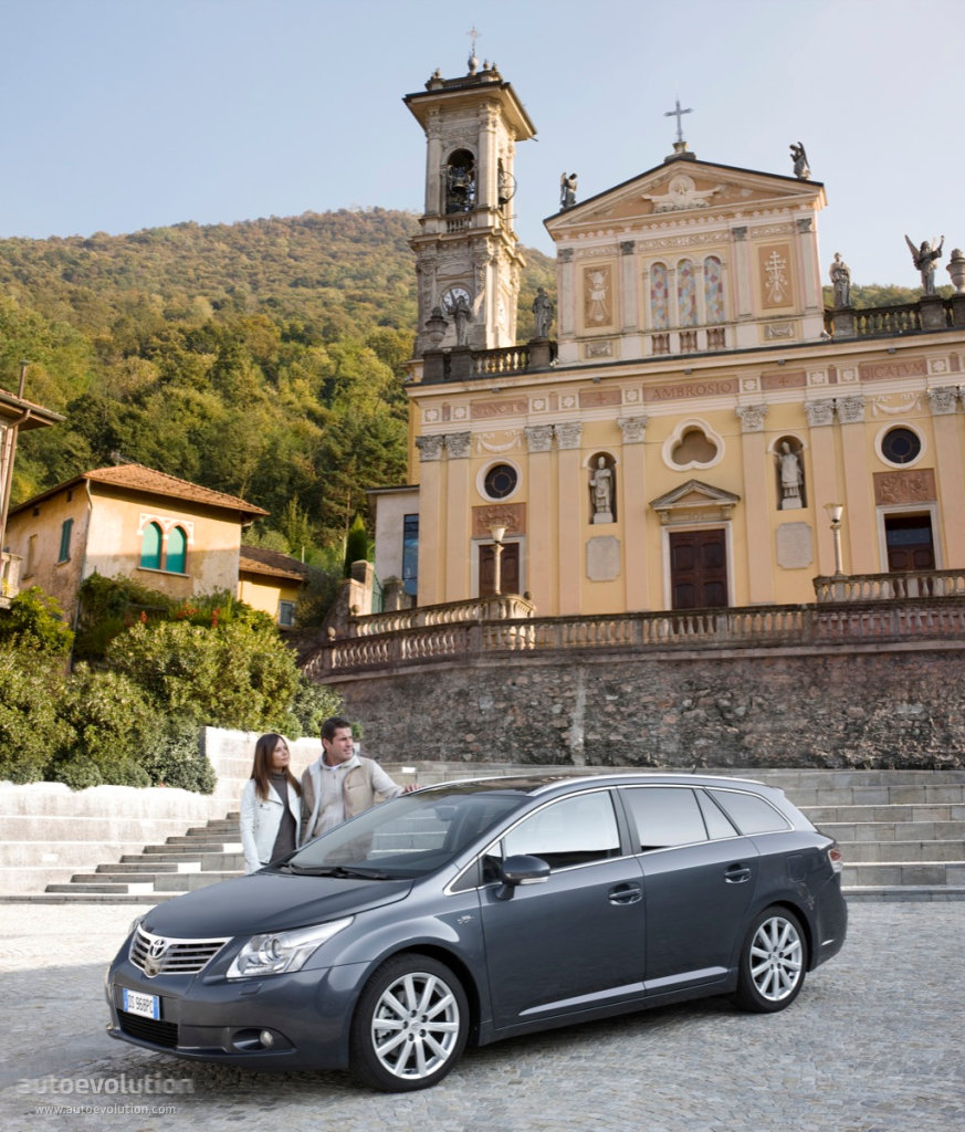 Toyota Avensis Wagon photo 12