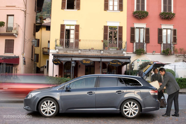 Toyota Avensis Wagon foto 13
