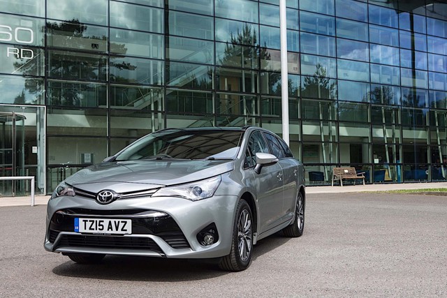 Toyota Avensis Wagon foto 9