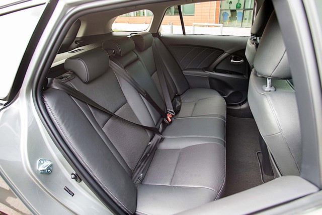 Toyota Avensis Wagon foto 37
