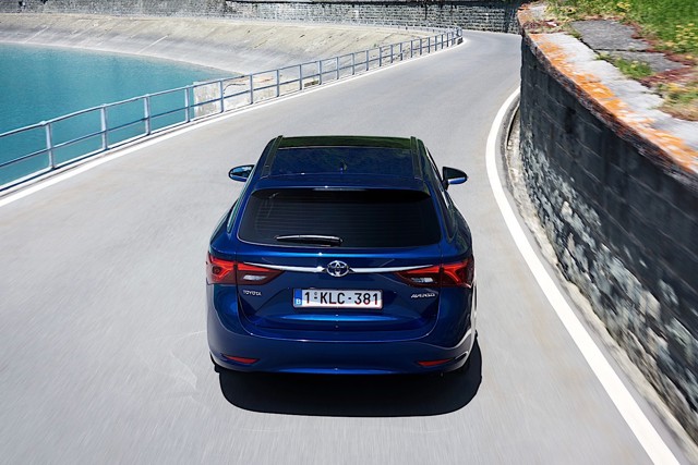 Toyota Avensis Wagon foto 29