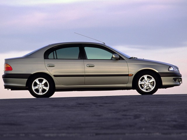Toyota Avensis foto 7