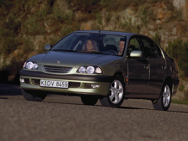 Toyota Avensis foto 8