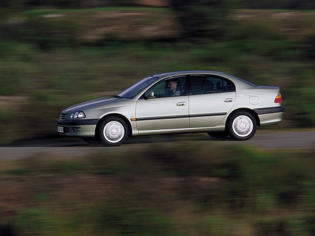 Toyota Avensis foto 9