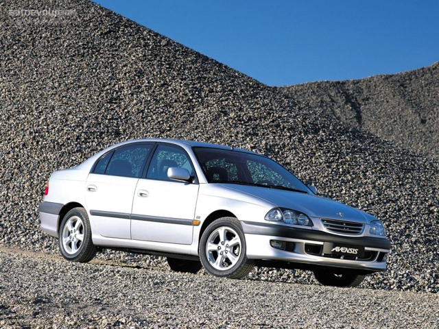Toyota Avensis foto 1