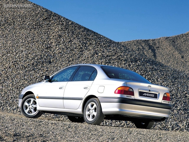 Toyota Avensis foto 2