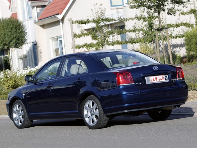 Toyota Avensis foto 9