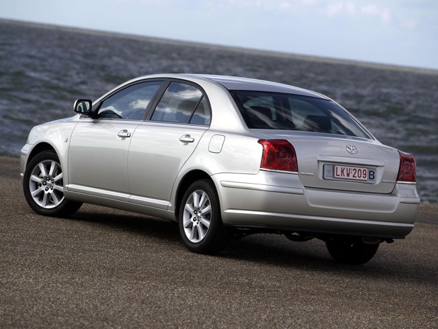 Toyota Avensis foto 11