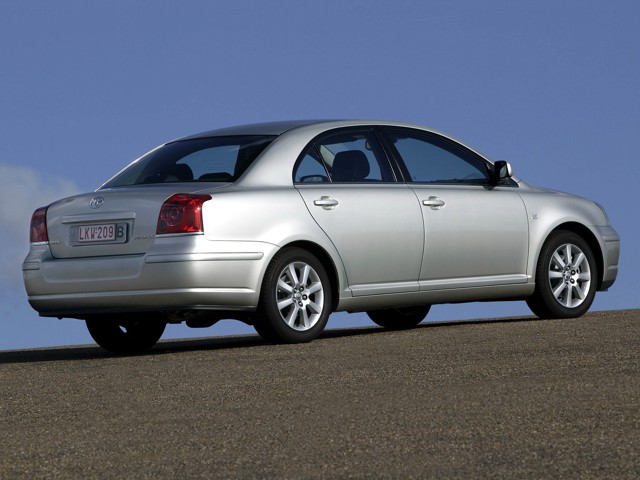 Toyota Avensis foto 12